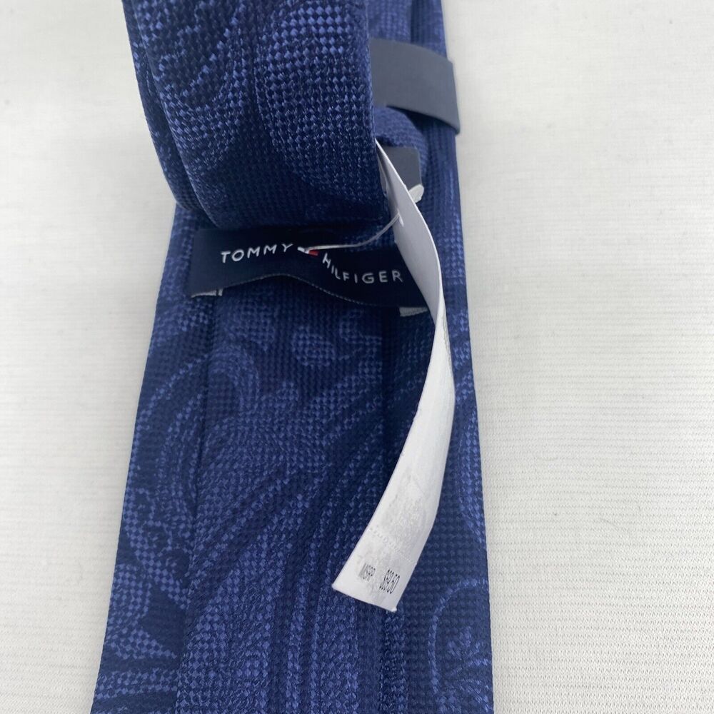 $69.50 Tommy Hilfiger Mens Necktie Textured Paisley Navy Tie NWT - Picture 3 of 4